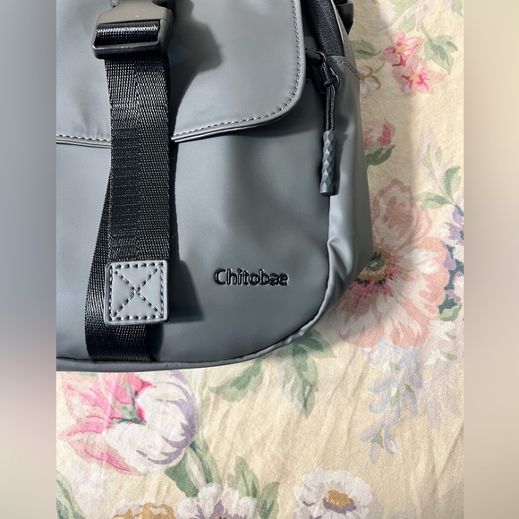 Lightweight Crossbody waterproof bag - Picture 9 of 10